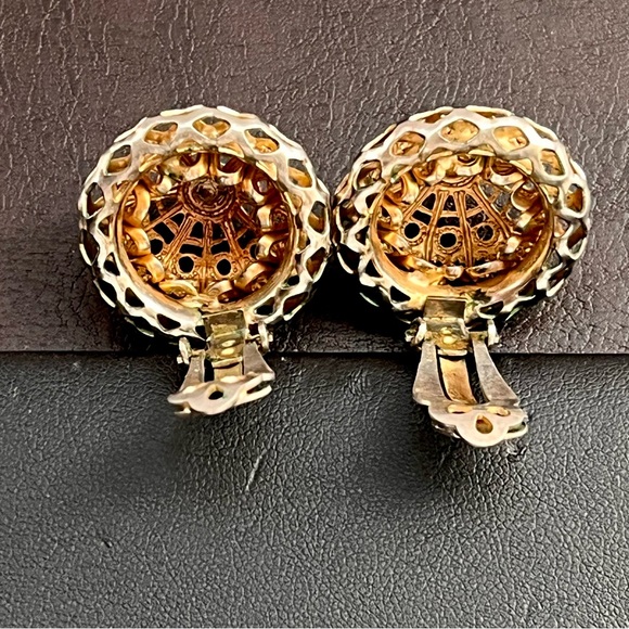 🔴SOLD🔴 Vintage Kenneth Jay Lane domed clip on earrings - Picture 6 of 9